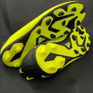 Boy/Men Adidas Soccer Cleat.